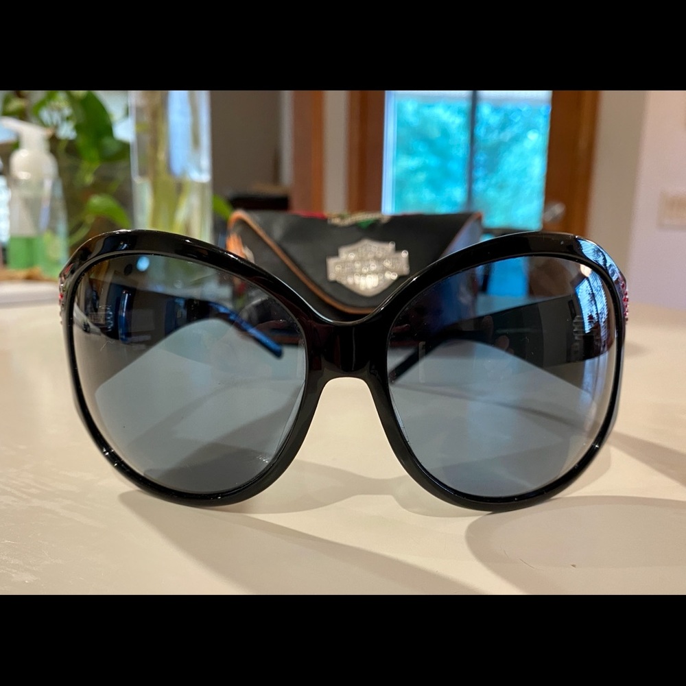 Harley-Davidson Lady Hawk Limited Edition Sunglasses are in perfect condition.